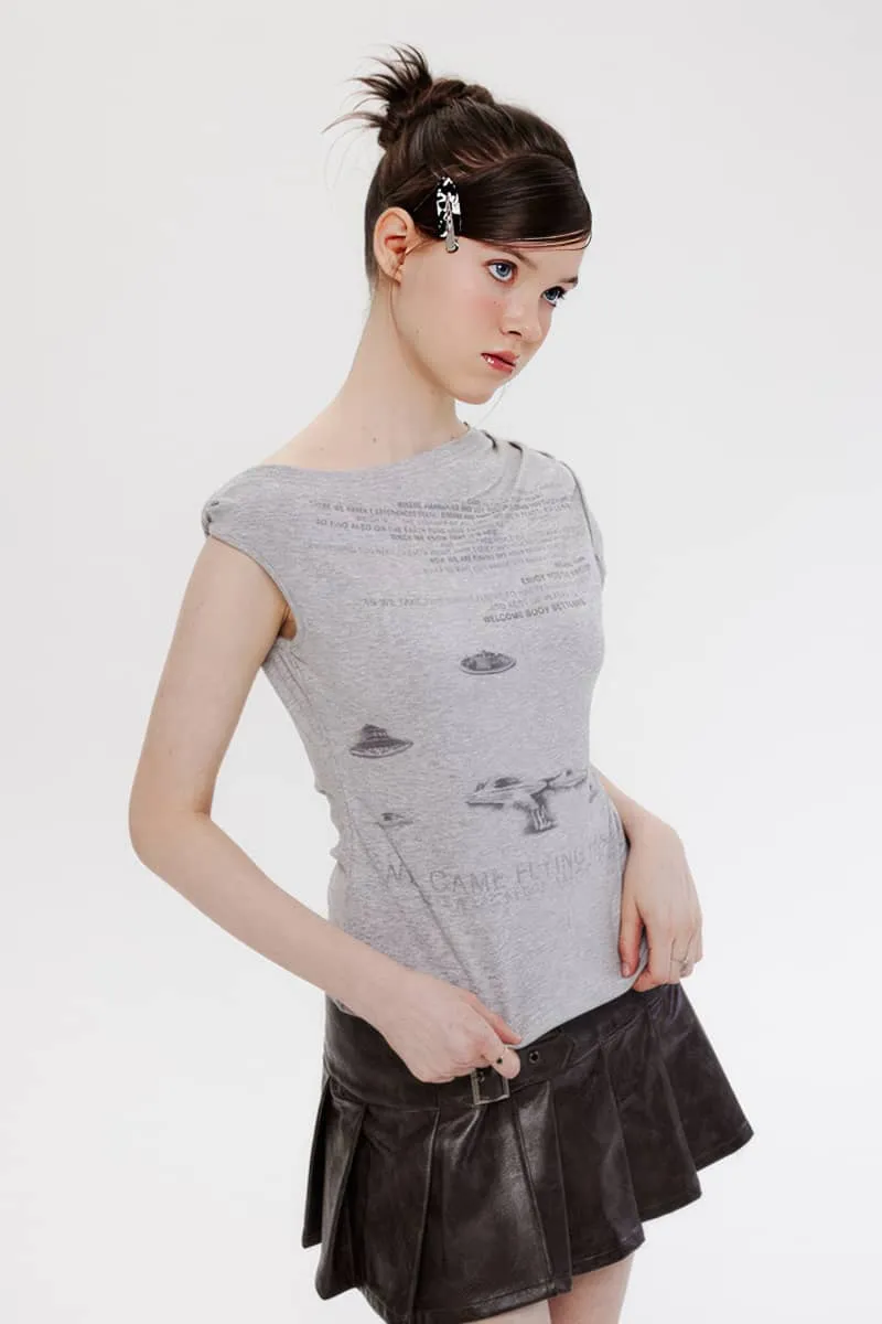 Irregular shoulder T-shirt