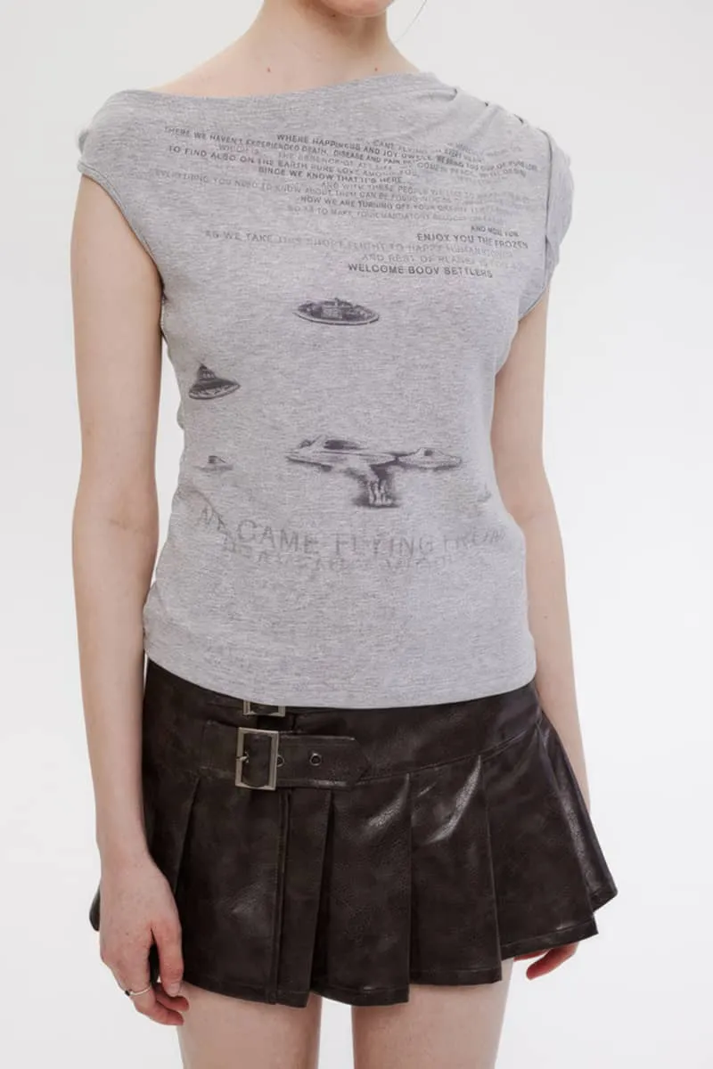 Irregular shoulder T-shirt