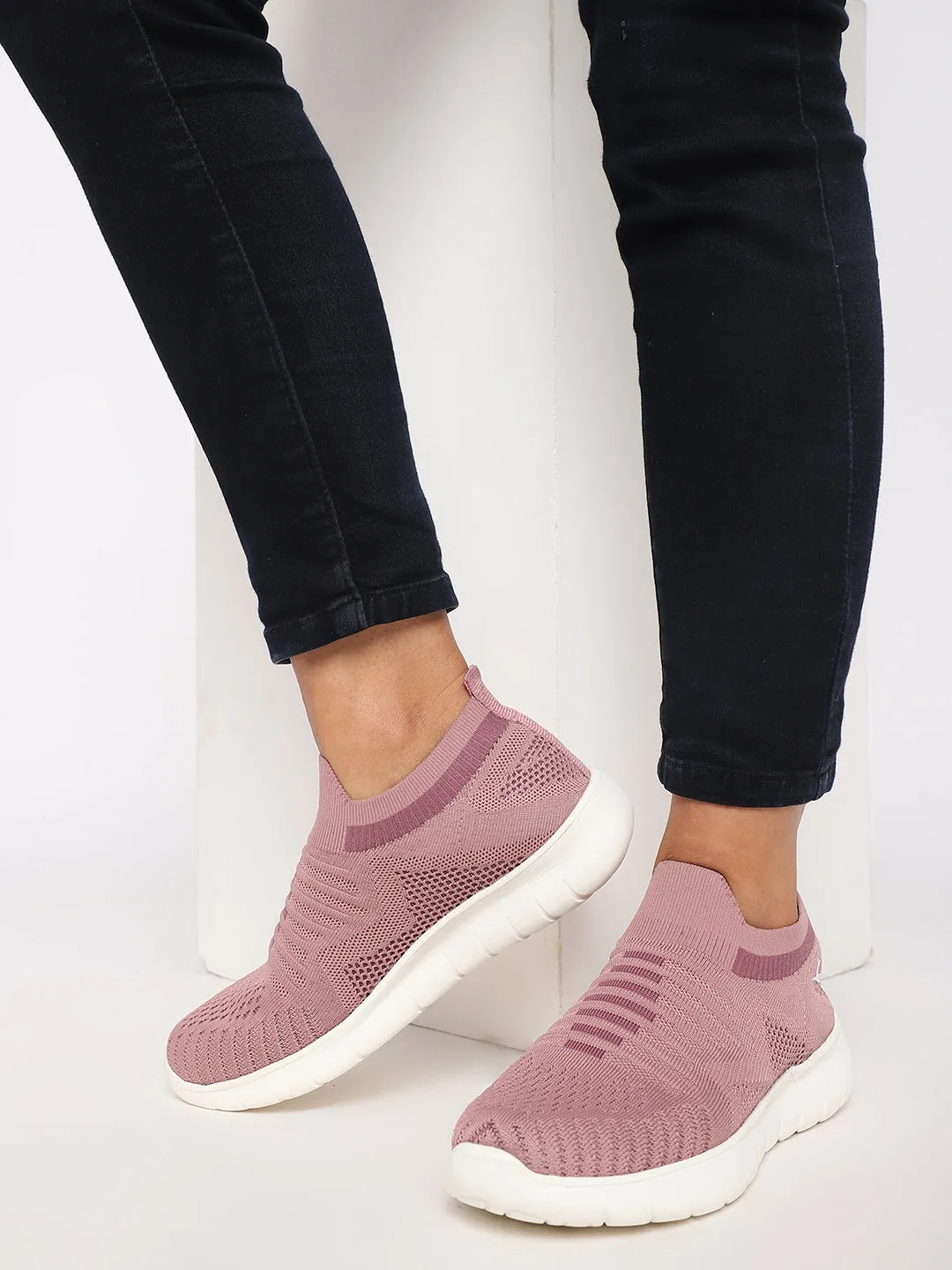 Women Lightweight Slip-On Sneakers